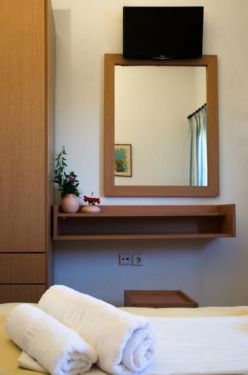 Yialos Studios-Apartments Makrýgialos Buitenkant foto